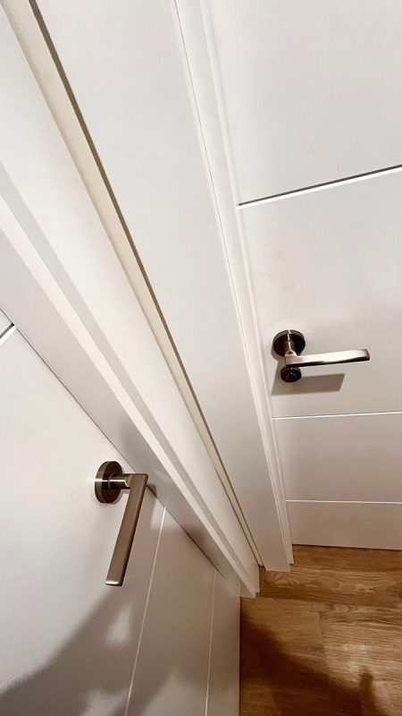 Instalación de puerta interior de madera en Ólvega y alrededores